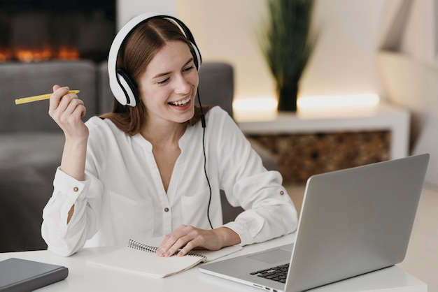 Free photo happy teacher talking with her students online