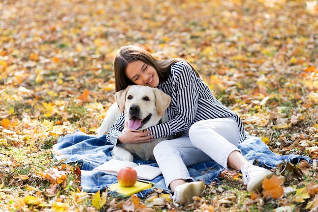 Free photo happy woman holding her puppy