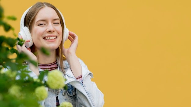 Free photo happy woman listening to music