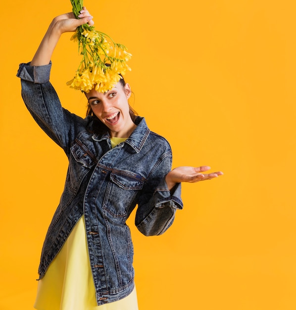 Free photo happy woman with flower bouquet