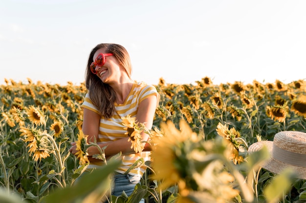 Free photo happy woman with heart shapes sunglasses