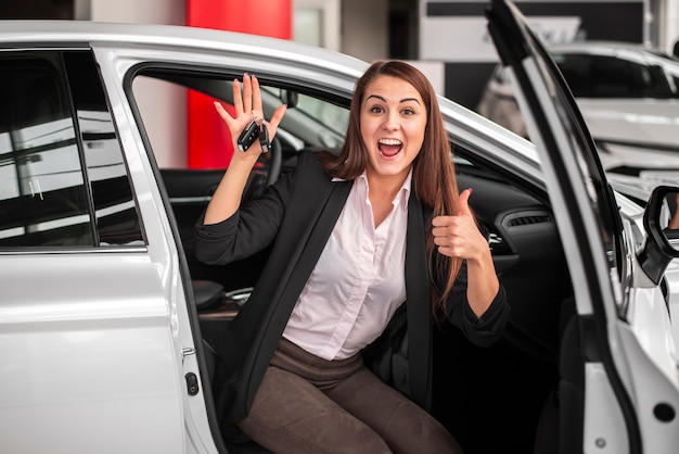 Free photo happy young girl holding car keys