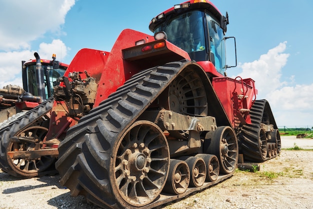 Free Photo harvesters and combine parts at the plant are waiting for sales