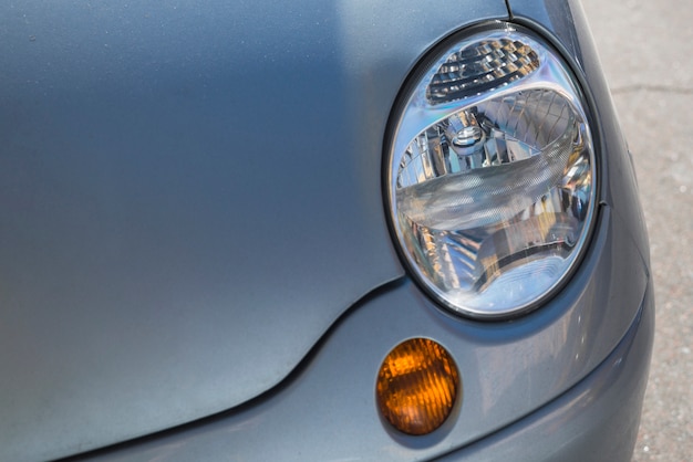 Free photo headlight of blue auto