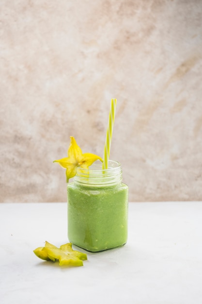 Free photo healthy and delicious green smoothie