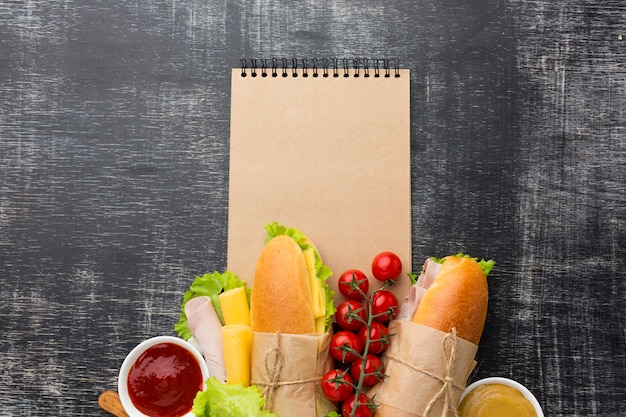 Free photo healthy food on empty notepad