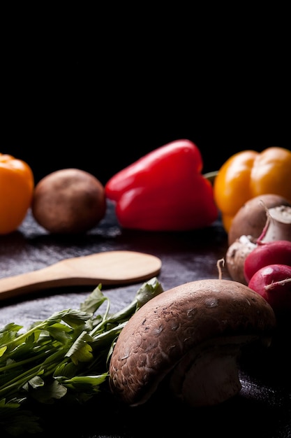 Free photo healthy fresh vegetables for dinner in close up photo on dark background in studio