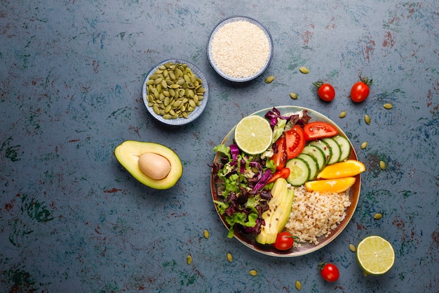 Free photo healthy vegetarian balanced food concept, fresh vegetable salad, buddha bowl