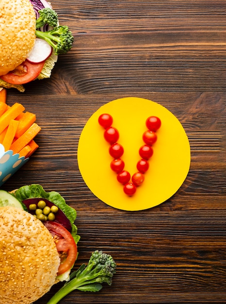 Free photo healty meal on wooden background