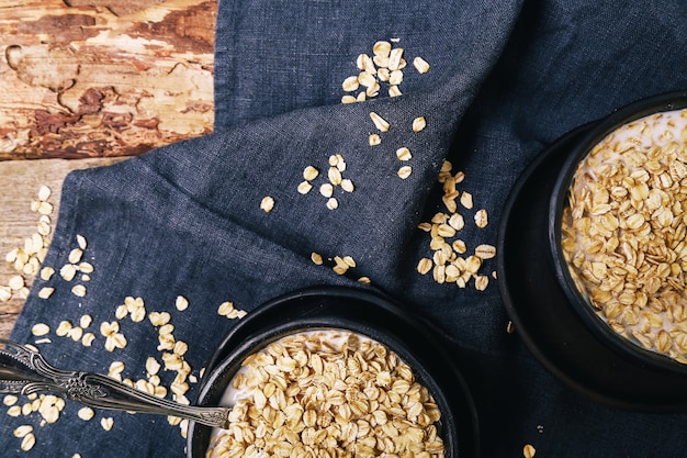 Free photo heap of oats inside bowls