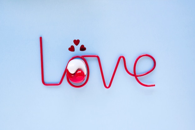 Free photo hearts and yin and yang symbol near love writing