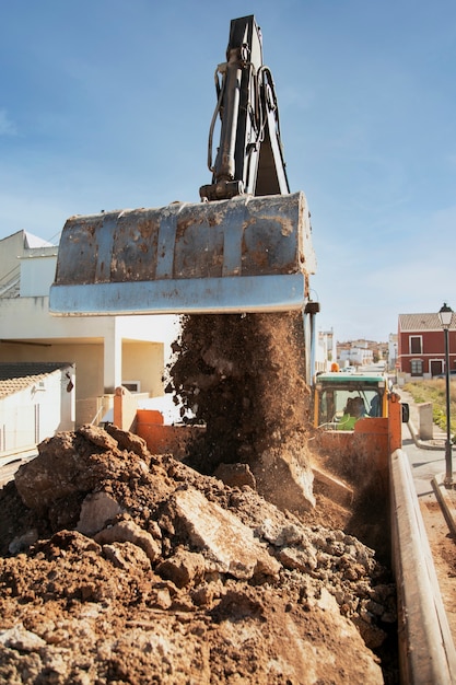 Free photo heavy excavator for digging on day light outdoors