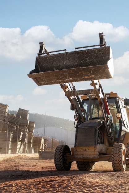 Free photo heavy excavator for digging on day light