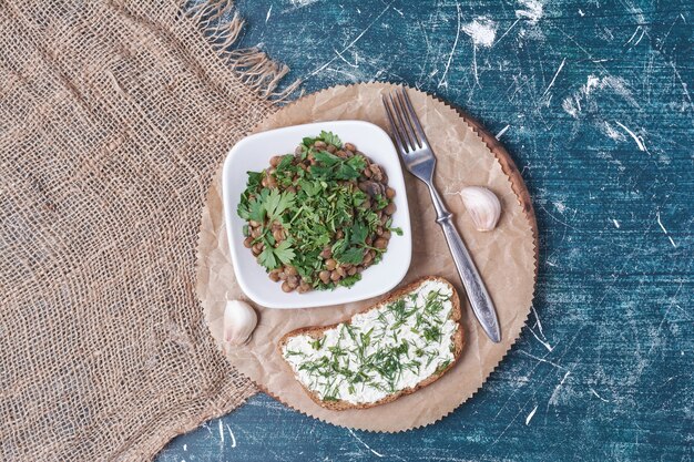 Herbal salad with a slice of toast.