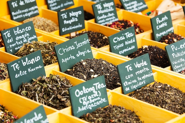 Free photo herbs and tea at counter