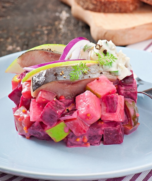 Free photo herring salad with sour cream sauce