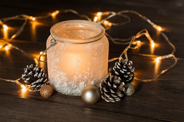 Free photo high angle arrangement with lights and pine cones