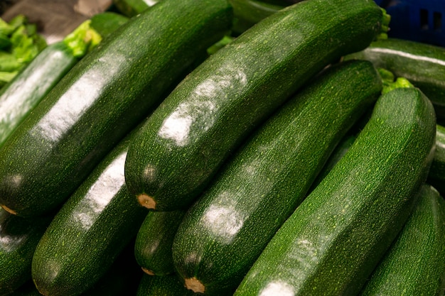 Free photo high angle arrangement with zucchinis