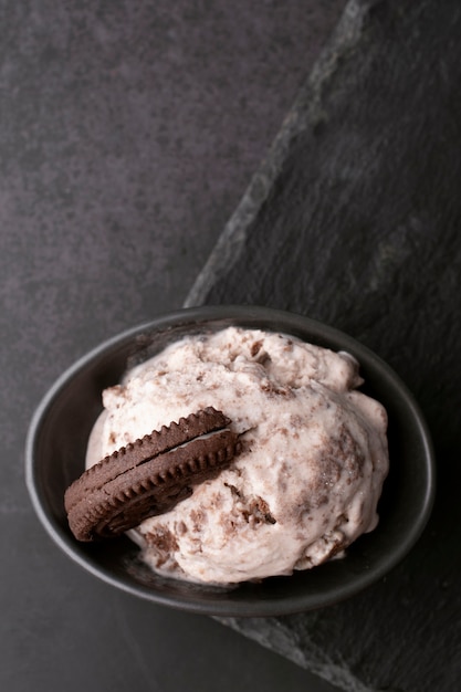 Free photo high angle bowl with ice cream and cookie