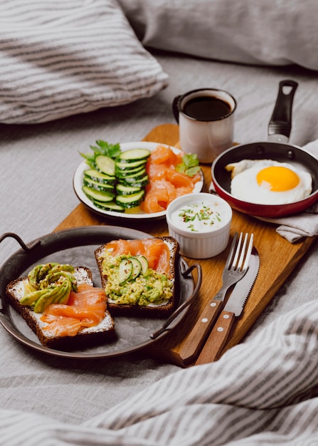 Free photo high angle of breakfast sandwiches on bed with fried egg and toast