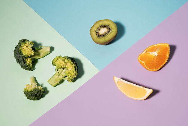 Free photo high angle broccoli, kiwi, orange and lemon