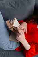 Free photo high angle close-up woman on couch reading