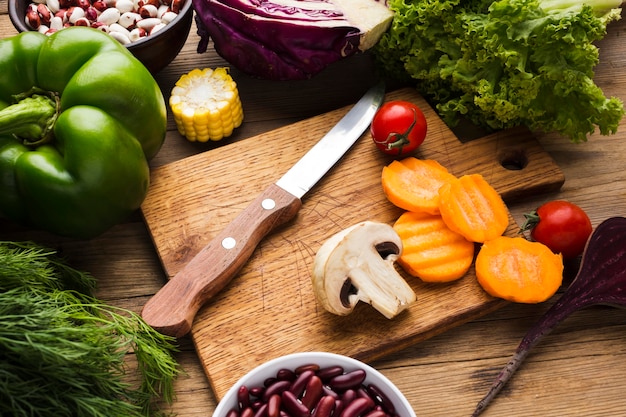 Free photo high angle colorful vegetables assortment on wooden background