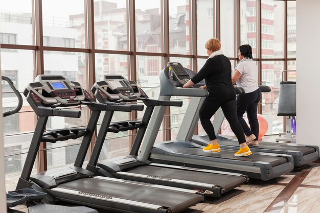 High angle couple at gym