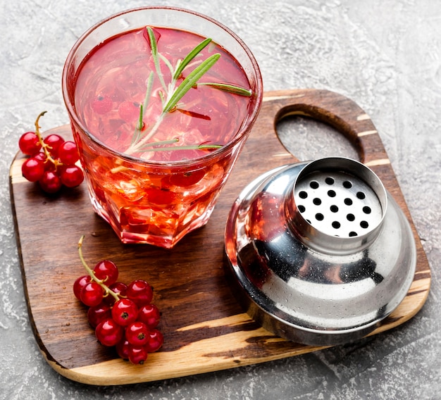 Free photo high angle cranberry vodka on cutting board