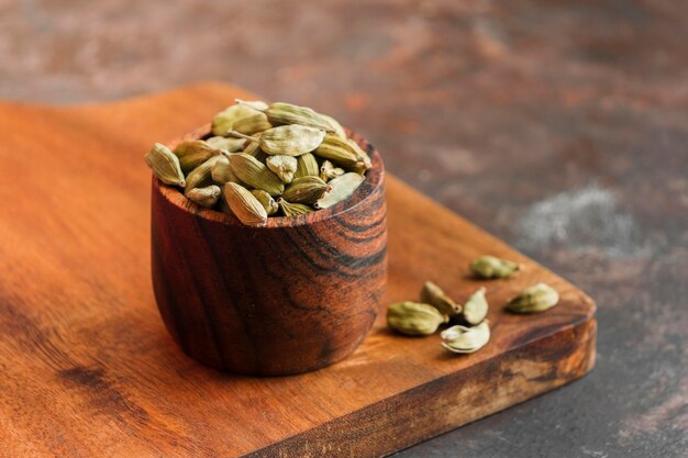 High angle cup with seeds