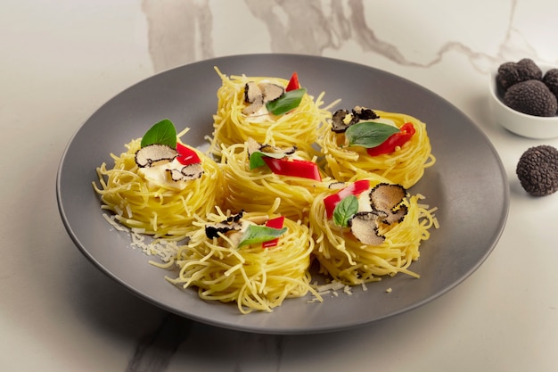 Free photo high angle delicious pasta with truffle