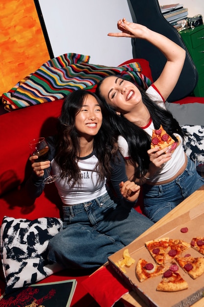 Free photo high angle friends eating pizza