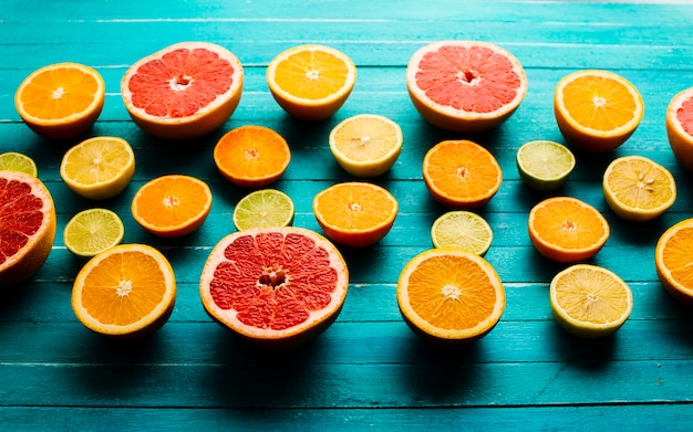 Free Photo high angle mix of citrusses on table