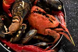 Free photo high angle of pan with crab and mussels