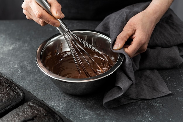 Free photo high angle of pastry chef preparing chocolate cake