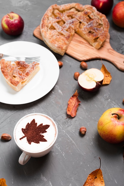 Free photo high angle of pie dessert and coffee