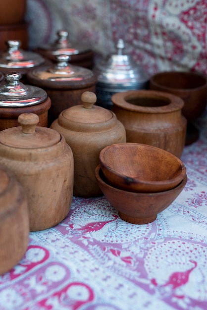 Free photo high angle pots at second hand market