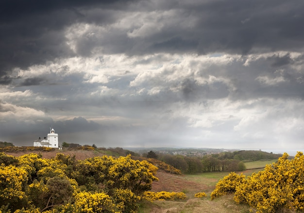 Free photo high angle shot of the cromer lighthouse in north norfolk of the united kingdom