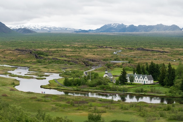 Free photo high angle shot of a green landscape in thingvellir, iceland  þingvellir thingvellir iceland