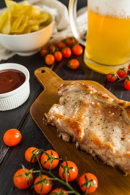 Free photo high angle of steak with tomatoes and beer