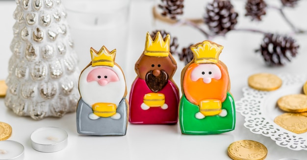 Free photo high angle of three kings with coins for epiphany day