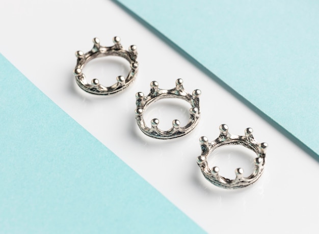 Free photo high angle of three silver crowns for epiphany day