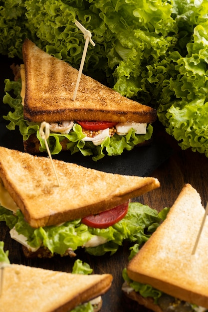 Free photo high angle of triangle salad and tomatoes sandwiches