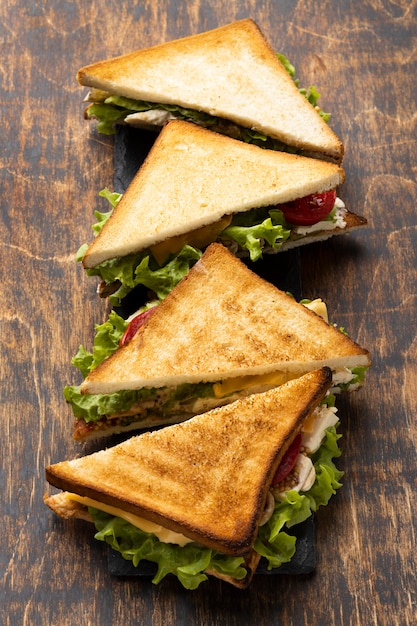 Free photo high angle of triangle sandwiches with tomatoes