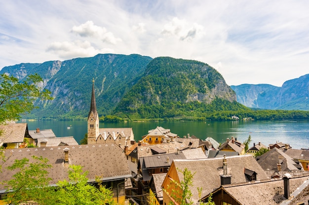 Free photo high angle view of the hallstatt town in austria