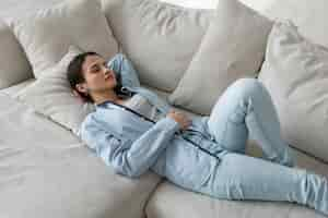 Free photo high angle woman sleeping on couch