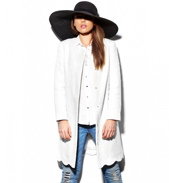 Free photo high fashion look.glamor closeup portrait of beautiful sexy stylish brunette hipster young woman model in white coat jacket and big black hat