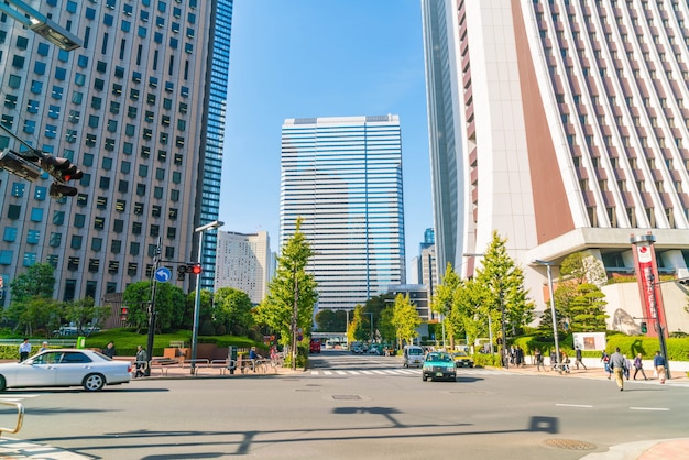 Free photo high-rise buildings and blue sky