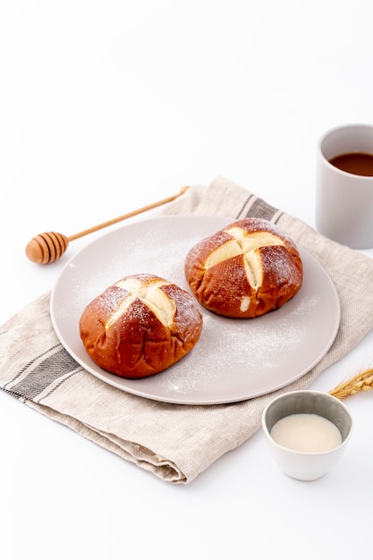 Free photo high view cute buns and cup of coffee on cloth