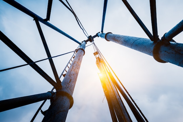 Free photo high voltage tower isolated on sky